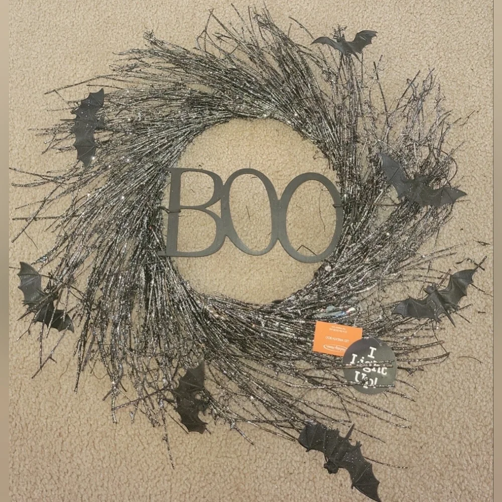New Holiday Home LED light up Black Boo Wreath. Fall halloween. Black & silver.